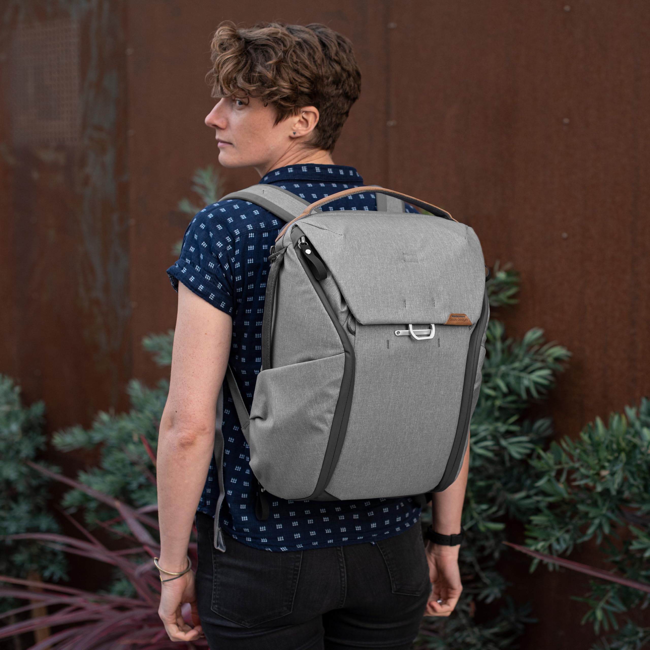 Peak Design Everyday Backpack 20L, Ash, MagLatch Top, Dual Side Access, FlexFold Dividers, Fits 15" Laptop, For Camera Carry, Daily Commutes or Travel, Versatile Backpack for Men and Women - Image 7