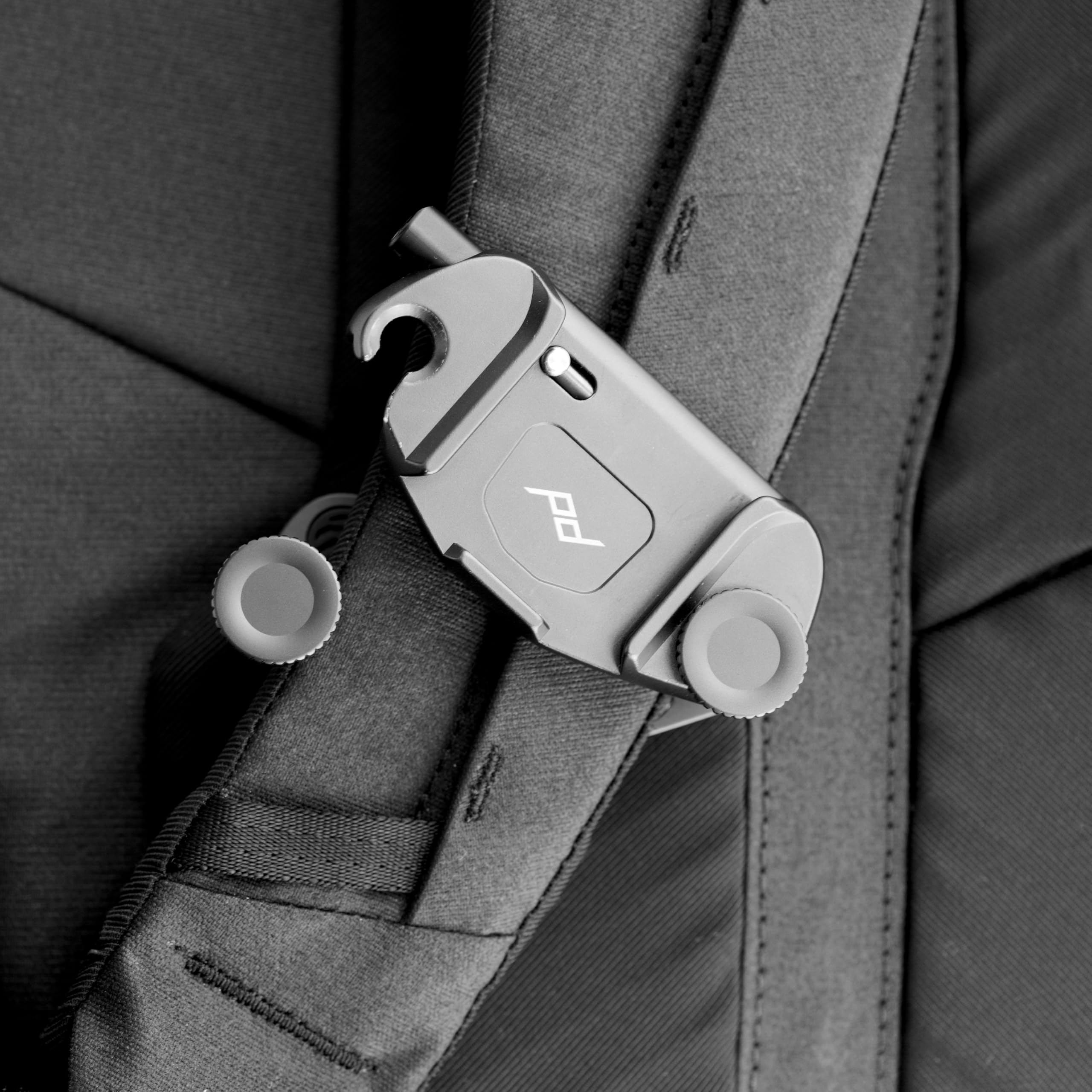 Peak Design Everyday Backpack 20L, Charcoal, MagLatch Top, Dual Side Access, FlexFold Dividers, Fits 15" Laptop, For Camera Carry, Daily Commutes or Travel, Versatile Backpack for Men and Women - Image 6