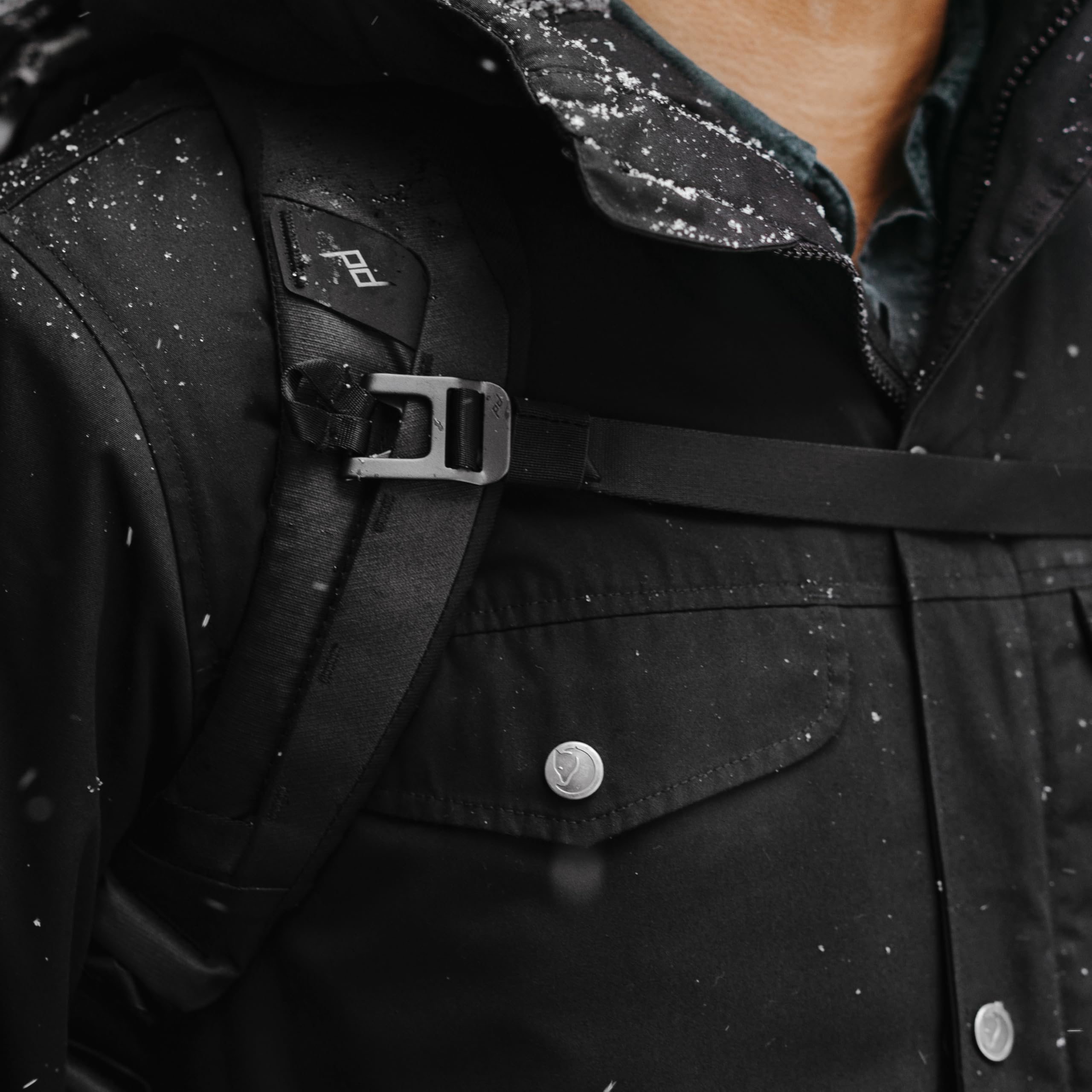 Peak Design Everyday Backpack 20L, Charcoal, MagLatch Top, Dual Side Access, FlexFold Dividers, Fits 15" Laptop, For Camera Carry, Daily Commutes or Travel, Versatile Backpack for Men and Women - Image 8