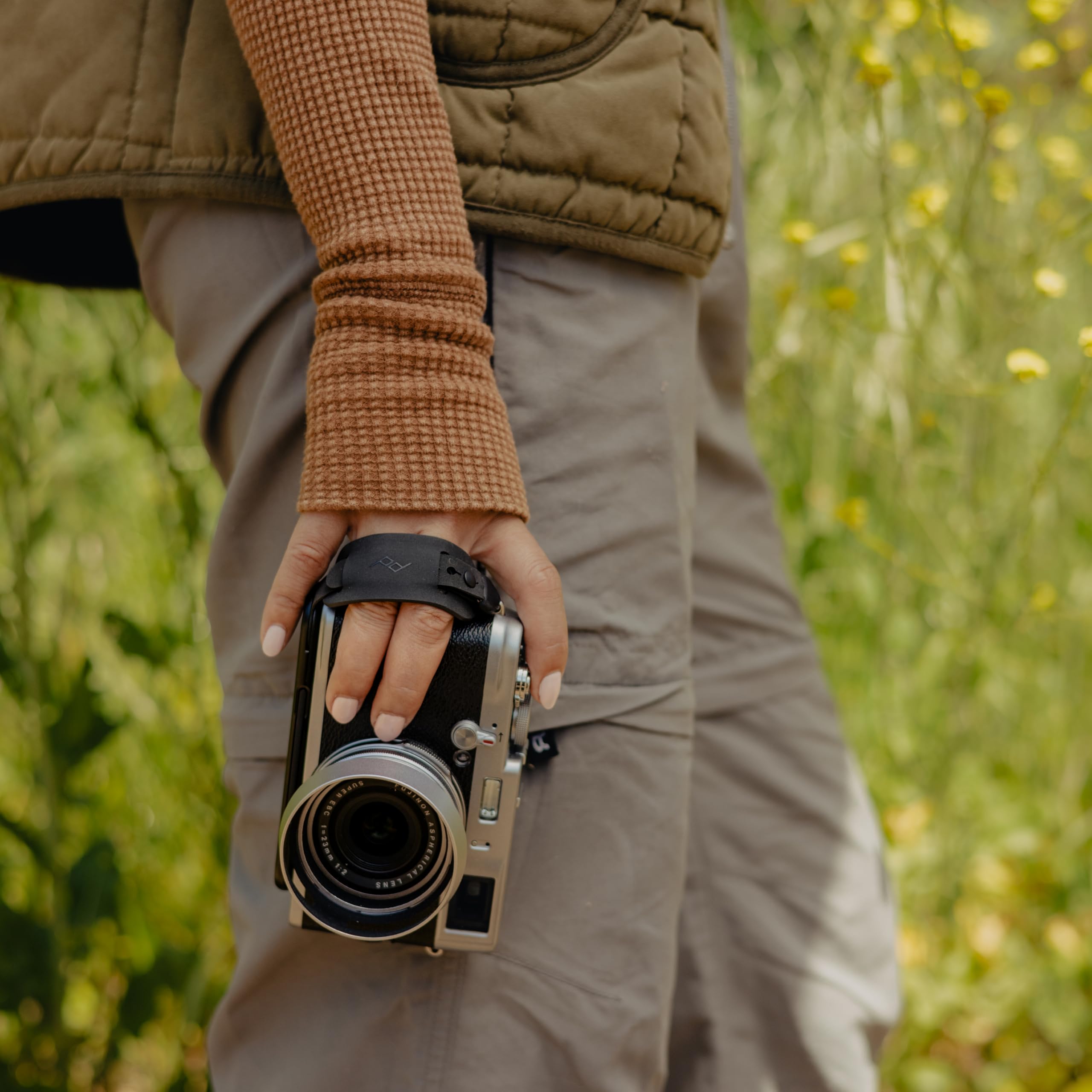 Peak Design Micro Clutch I-Plate Camera Hand Strap, For Mirrorless Cameras, Low-Profile Finger Loop, Battery Access, ARCA-Compatible Baseplate, Secure and Comfortable, Camera Straps for Photographers - Image 6